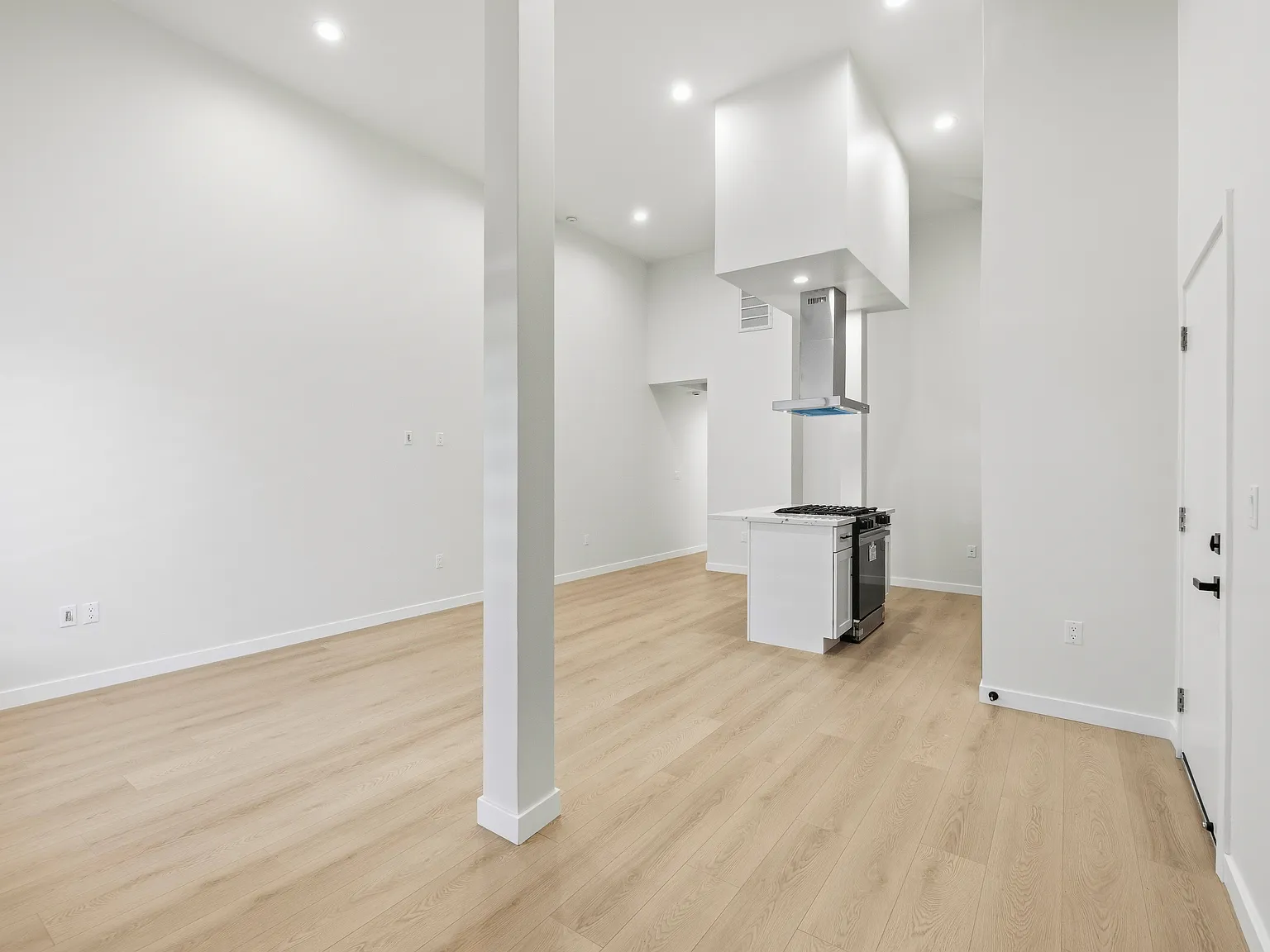 1 bed, 700 sqft, $2,500 — Photo 4