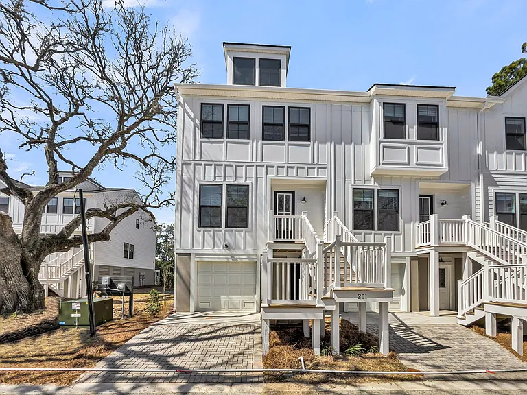 Tides at Park Circle — Photo 12