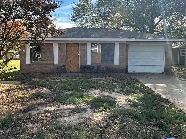 107 Missionary Cir, Hearne, TX 77859