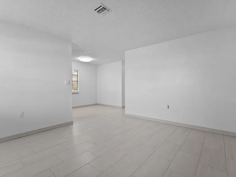2818 NE 7th St — Photo 5