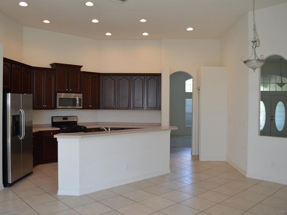 4th image of 909 Arista Blvd