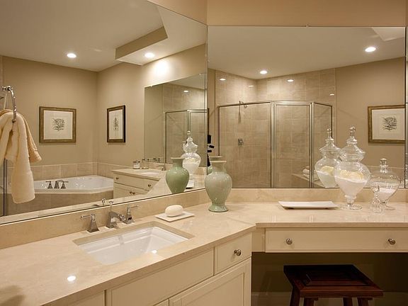 4th image of 48 Woodmere Dr #35
