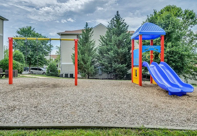 Woodburn Apartments — Photo 9