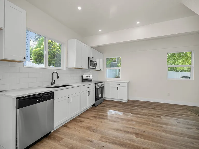 922 S Sherman St — Photo 5