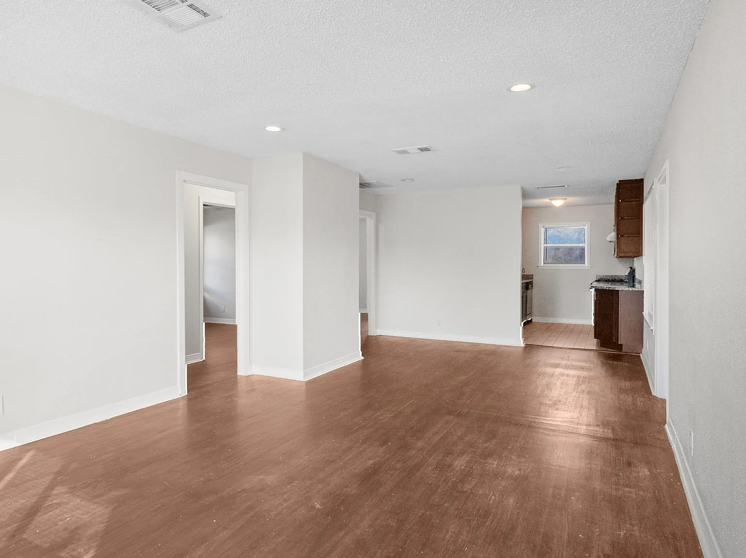 4 bed, 1.5 bath, 1254 sqft, $1,695 — Photo 3