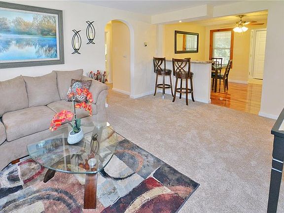 4th image of 225 Florida Dr