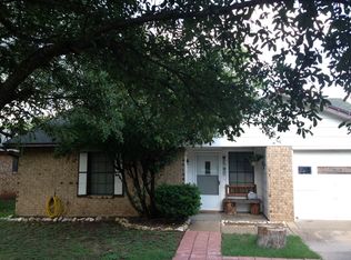 704 S 4th St, Midlothian, TX 76065
