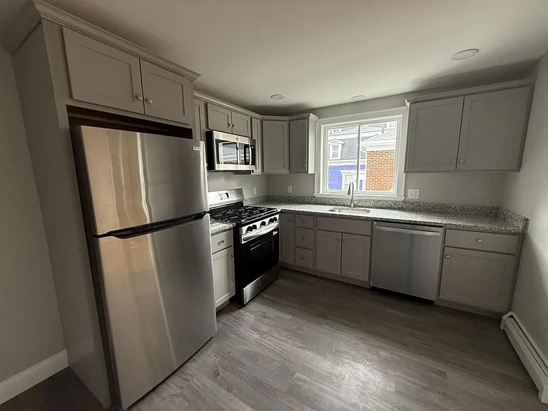 534 Locust St — Photo 2