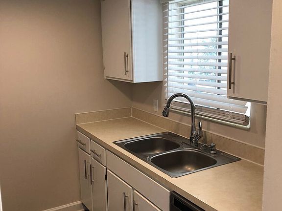 5th image of 1833 NE 2nd St APT 32