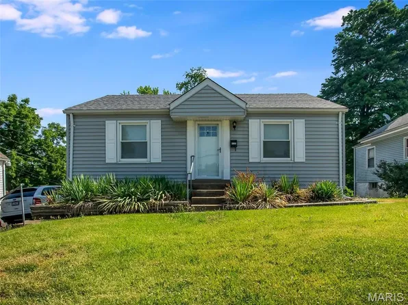 5237 Heege Rd, Saint Louis, MO 63123