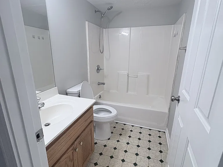 127 Karen Ct — Photo 3