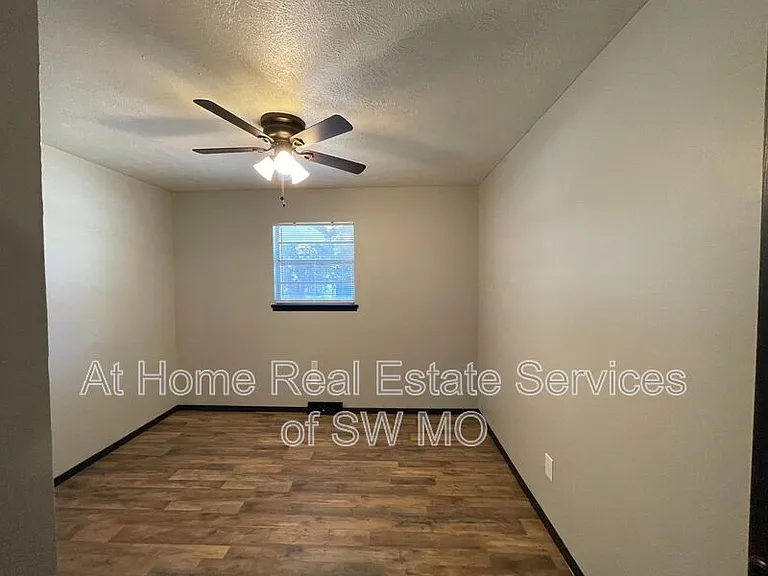2816 W Chicago St — Photo 10