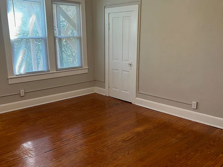 240 E New Hampshire Ave — Photo 25