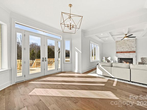 4th image of 16612 Blackberry Hills Dr