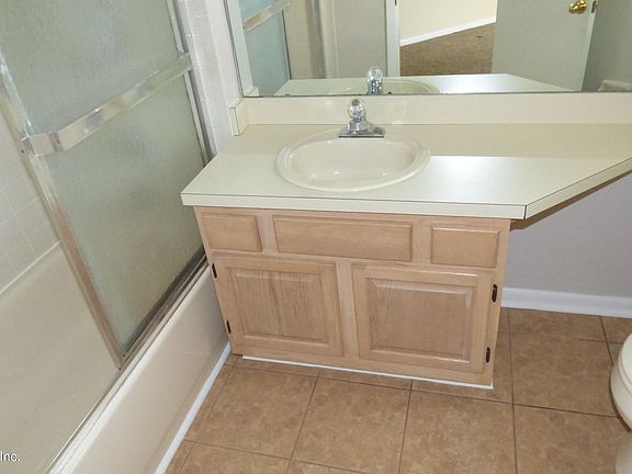 5th image of 8574 Sturbridge Cir W
