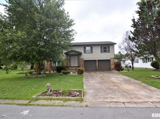 3303 W Hawthorne Ct, Marion, IL 62959
