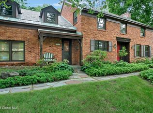 2357 Cayuga Rd, Niskayuna, NY 12309