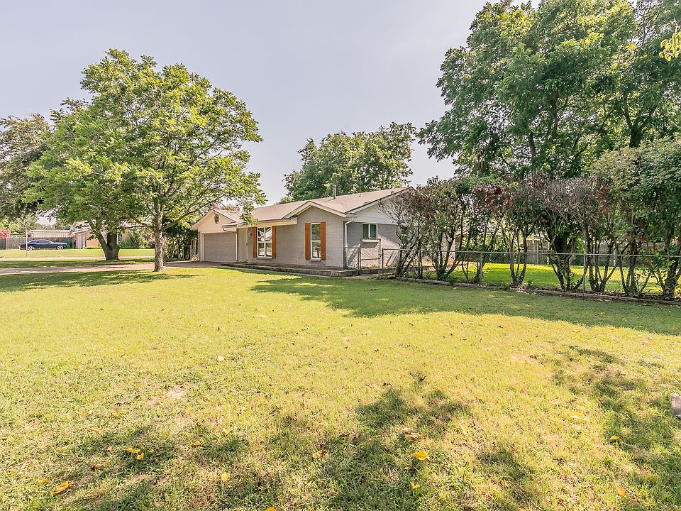 1st image of 5508 Loch Lomond Ln