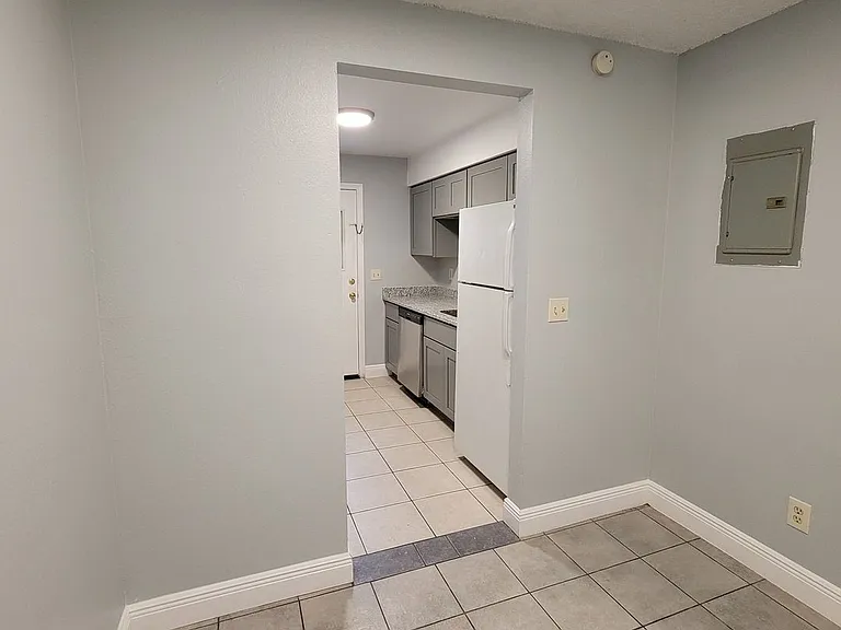 784 Anderson Rd — Photo 8