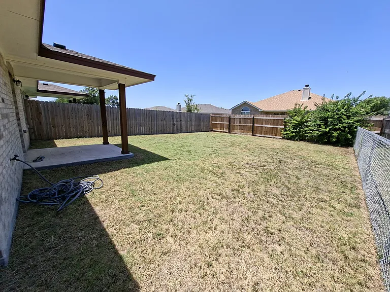 1818 Castroville Trl #B — Photo 15