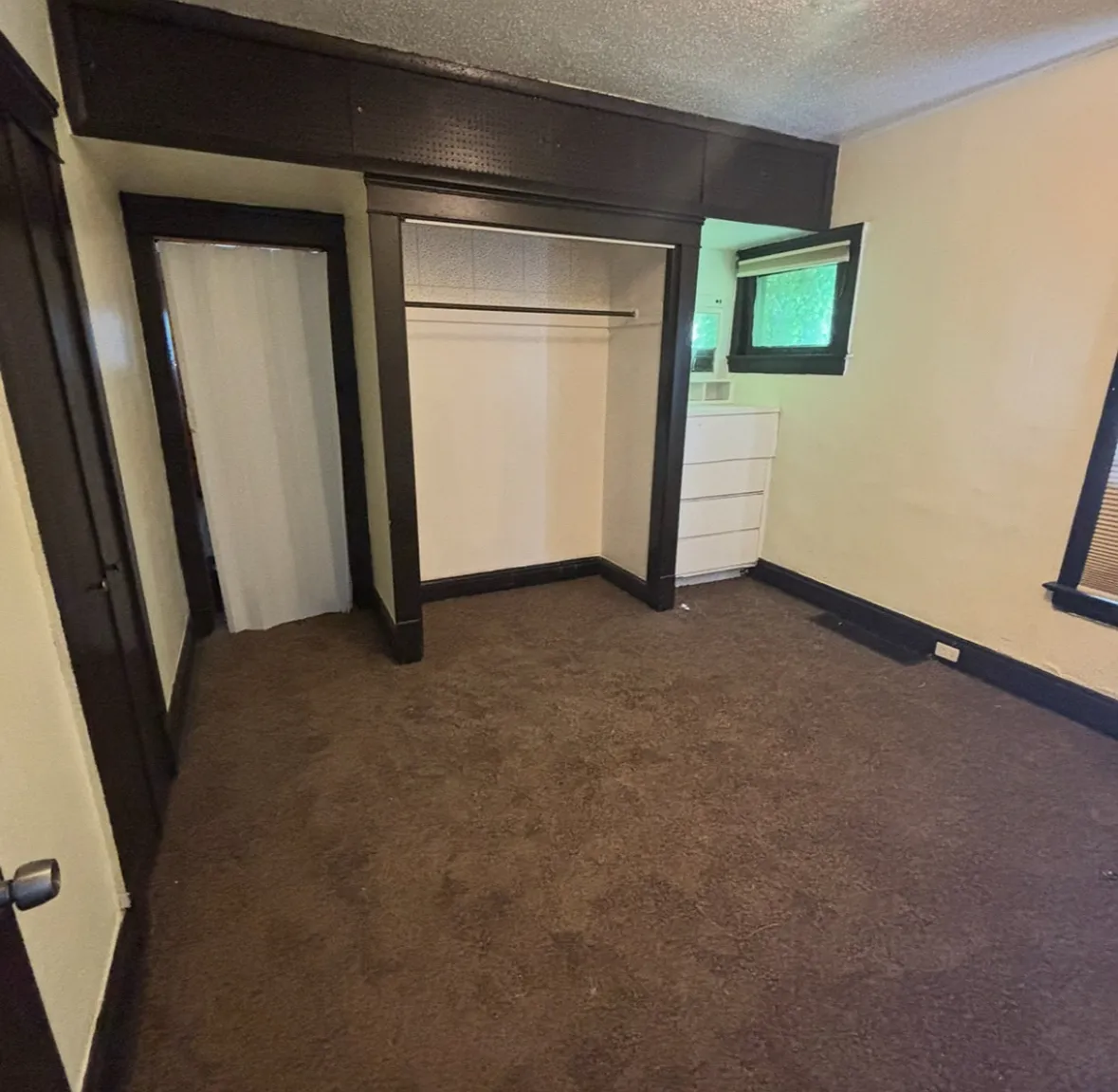 3 bed, 2564 sqft, $1,100 — Photo 2