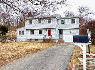 22 Surrey Rd, Salem, MA 01970