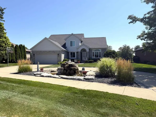 32776 Kathleen Dr, Chesterfield, MI 48047