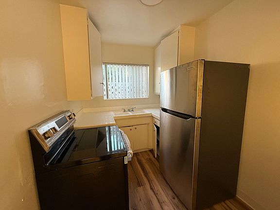 3rd image of 21900 Saticoy St APT 9