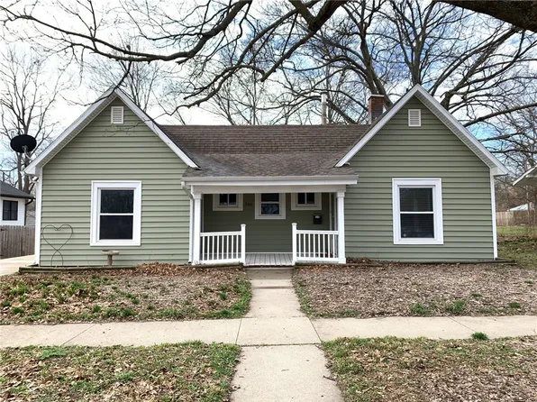 306 E Buchanan St, Winterset, IA 50273