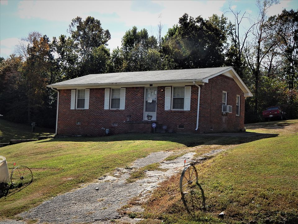 1st image of 110 Oak Dr S
