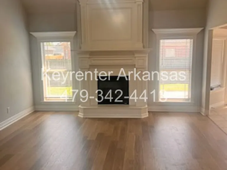 711 Saddlehorn Dr — Photo 4