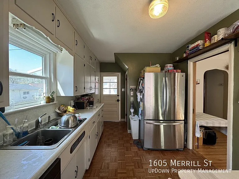 1605 Merrill St — Photo 10