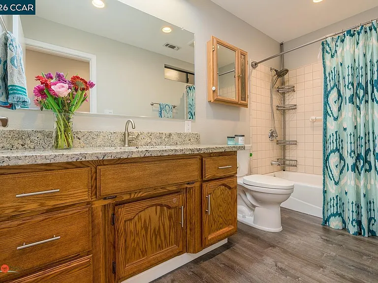 2904 Canterbury Cir — Photo 11