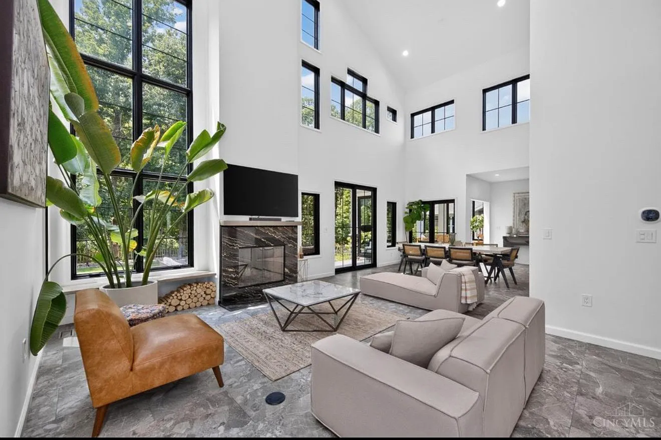 4 bed, 3977 sqft, $4,500 — Photo 1