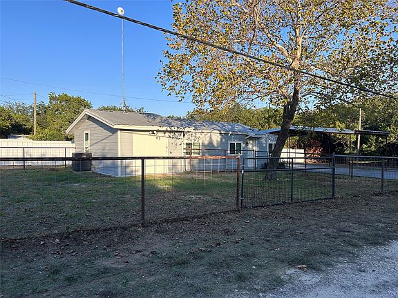 3rd image of 248 Waupoo Trl