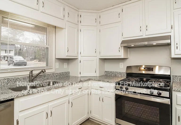 2482 Fairfield Ct SW — Photo 8