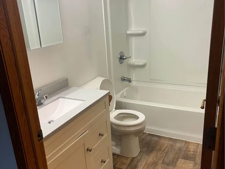 204 E North St #8 — Photo 3