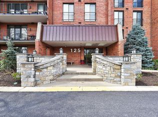 125 Acacia Cir UNIT 712, Indian Head Park, IL