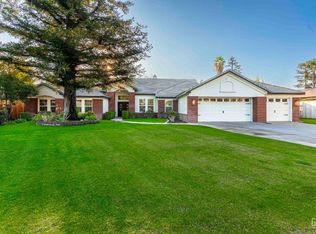 1205 Moonmist Ln, Bakersfield, CA 93311