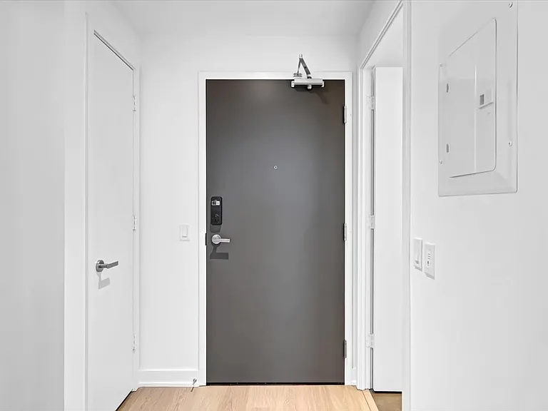 448 Burnhamthorpe Rd W #908 — Photo 7