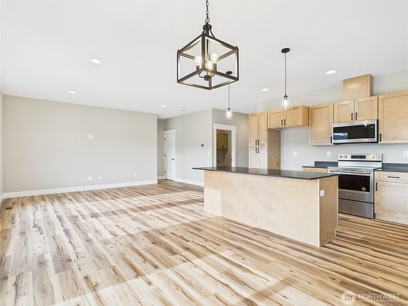 3rd image of 2460 Noah Street SE