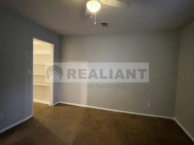 468 N Limestone — Photo 10
