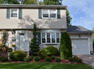 63 Primrose Ln #B, Paramus, NJ 07652