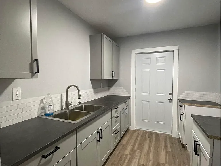 226 Bronson St — Photo 2
