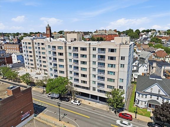 3rd image of 30 Chelsea St APT 204
