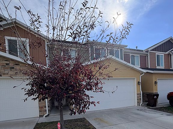 2nd image of 2035 Carson Ave #5