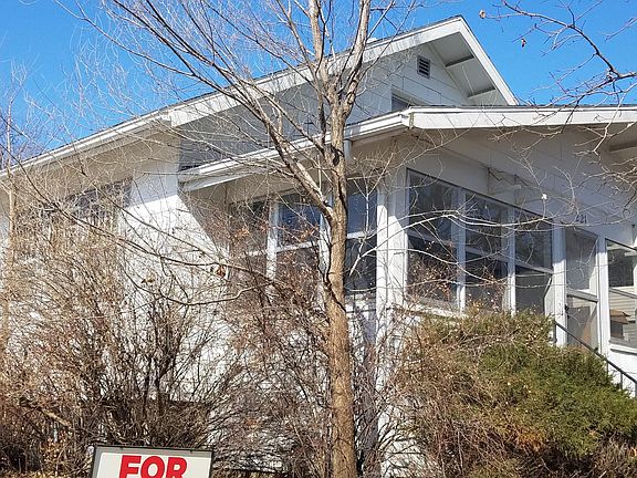 2nd image of 221 Pearl St