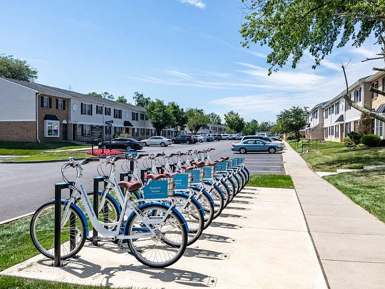 Brookside Manor Apartments and Townhomes — Photo 25