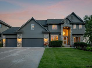 19209 Taylor Cir, Elkhorn, NE 68022