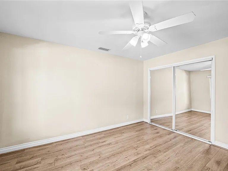 542 N Waverly St — Photo 33